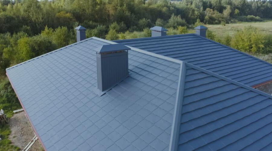 Professional gutter cleaning in Le Claire, IA